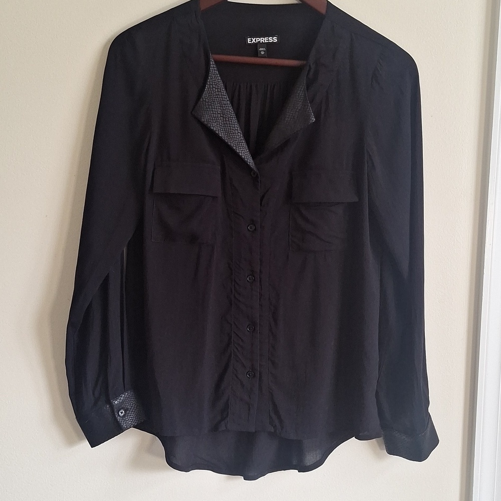 3/$20 Express Women's Black Button-Up Top 100% Viscose, Size XS - Picture 10 of 10